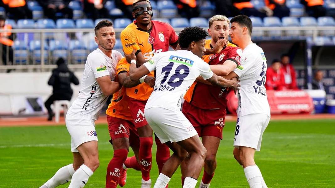 Dursun Özbek'in sabrı sonunda taştı! İki süper yıldıza faturayı kesti: Takımımda böyle futbolcu istemiyorum 1